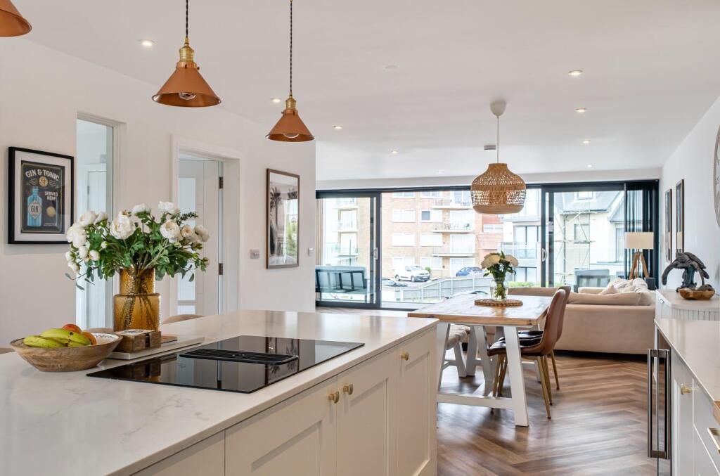House in Christchurch, Southbourne, Bournemouth - More