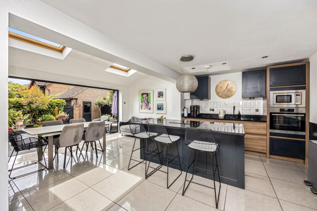 Millers Gate, Horsham, RH12 - View 2