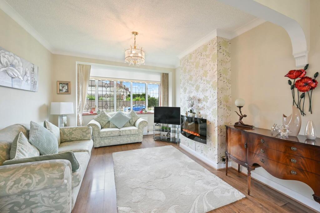 House in Epsom and Ewell, Cuddington, Stoneleigh - View 4
