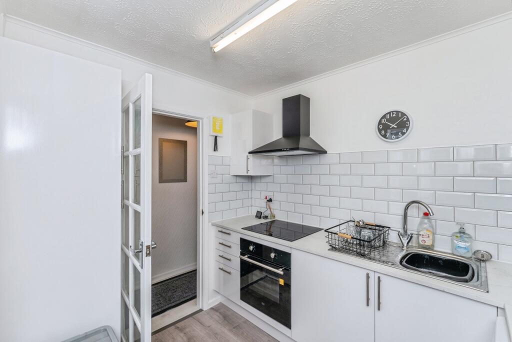 Heathfields Close, Chester, Cheshire, CH2 photo 3