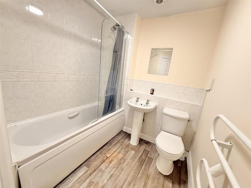 Apartment in Northampton, Far Cotton and Delapre - More