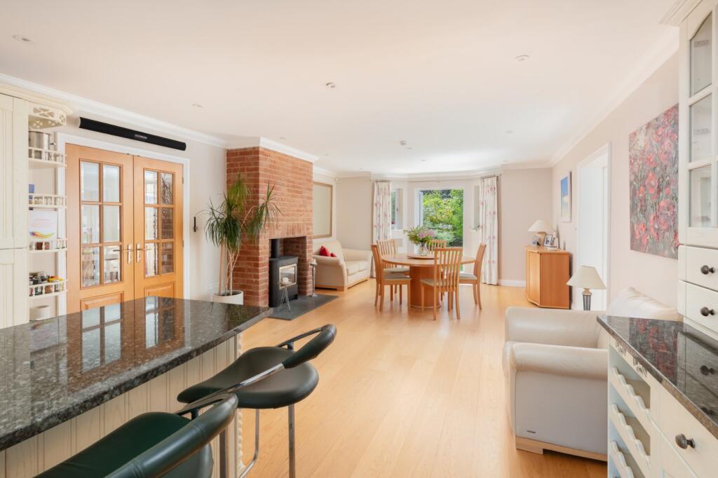 House in Southampton - More