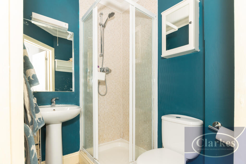 Apartment in Bournemouth, Charminster - More