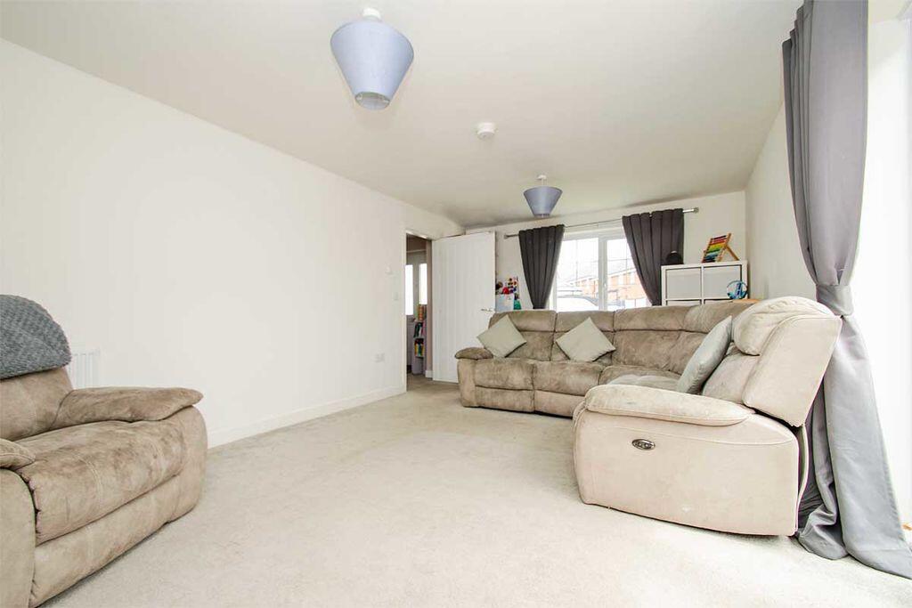 Hayward Drive, Burntwood photo 4