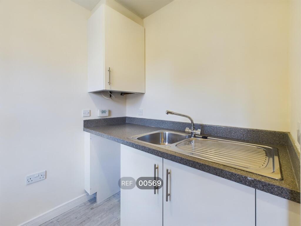 House in Hull - View 5