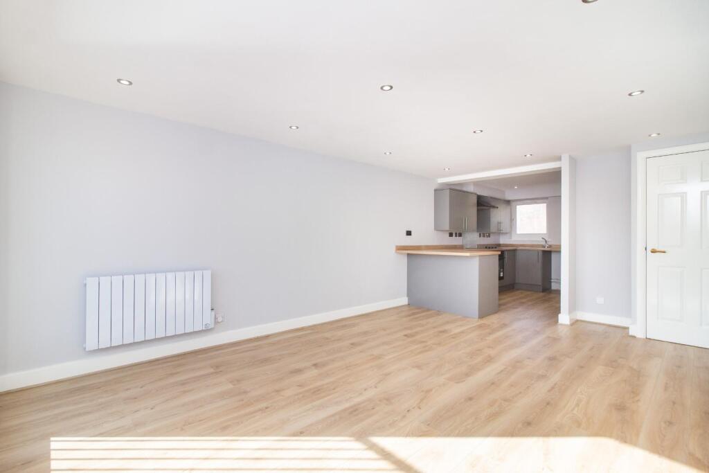 Apartment in North Tyneside, North East - View 4