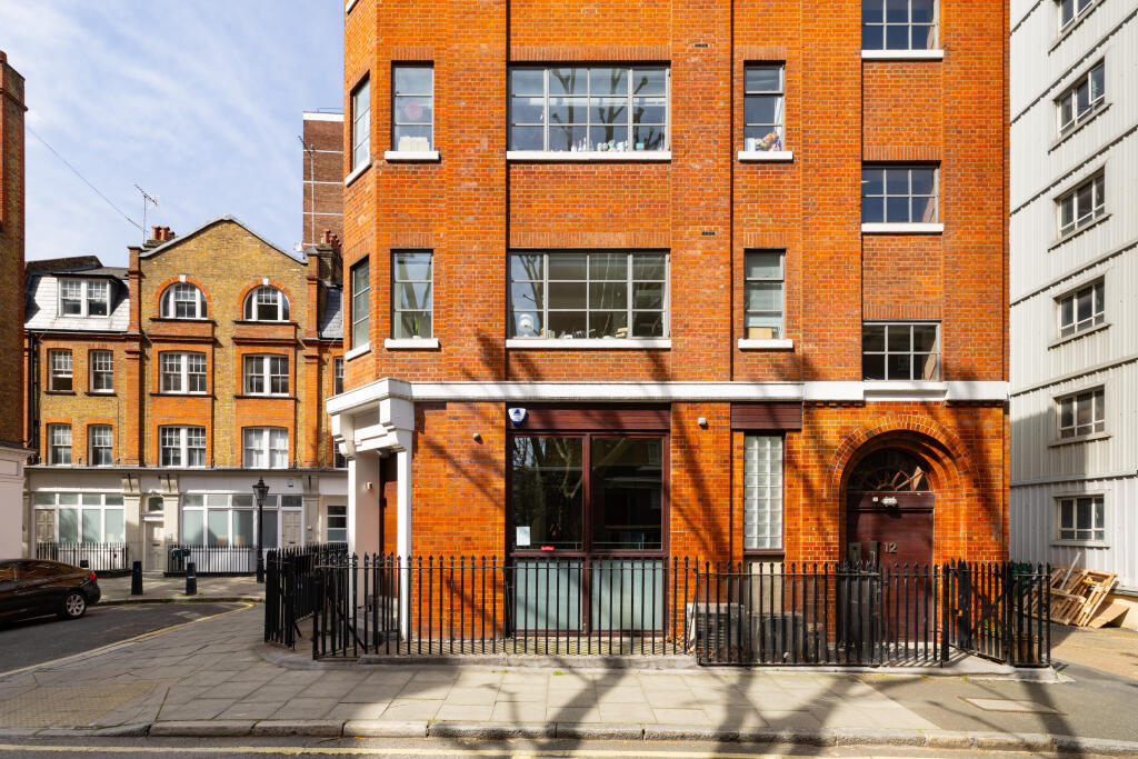 Main image of property: 13 New North Street
