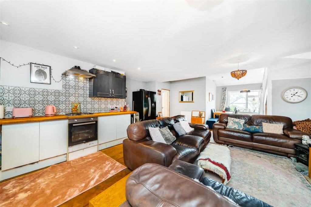 House in Southall - View 5