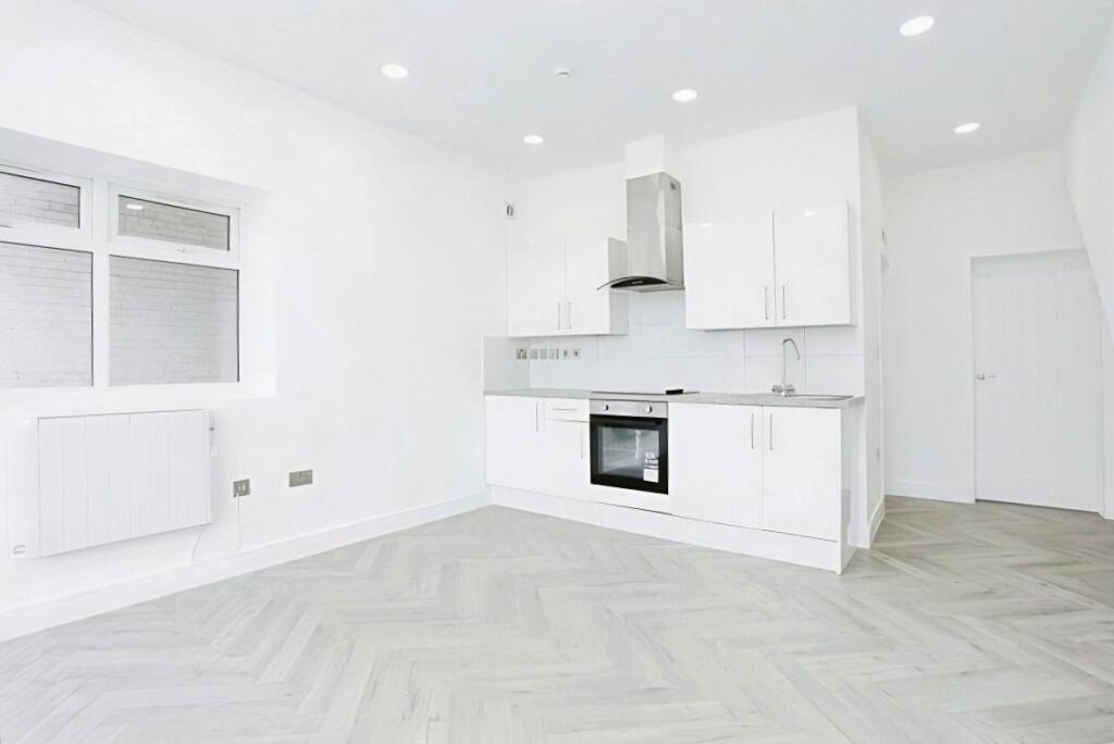 Catford Hill, London, SE6 photo 3