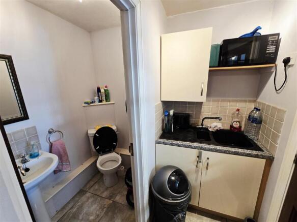 Kitchen / WC