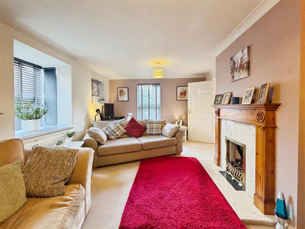 House in Warwick, Bishop's Tachbrook - More