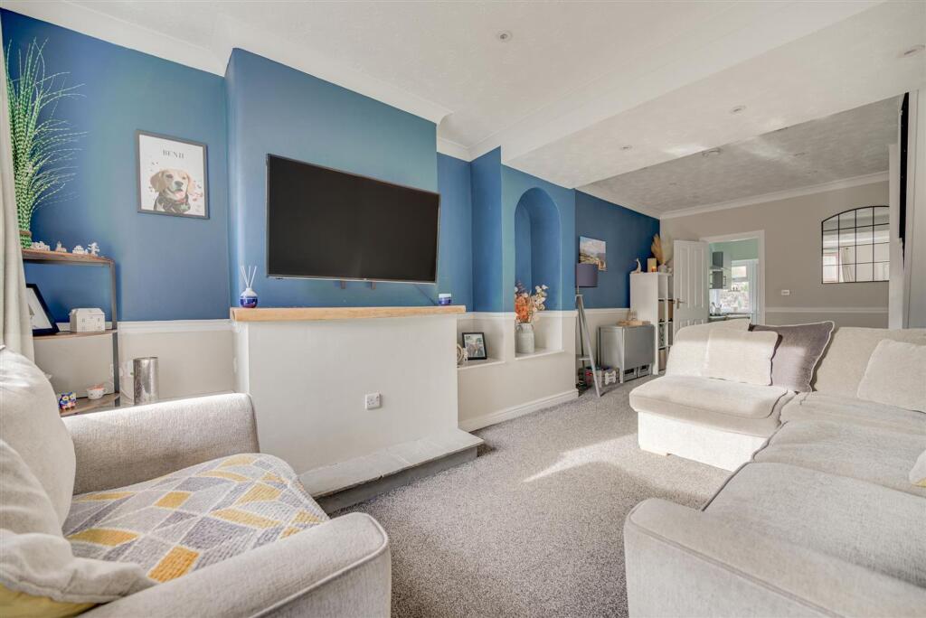 Holmes Chapel Road, Congleton, CW12 photo 3