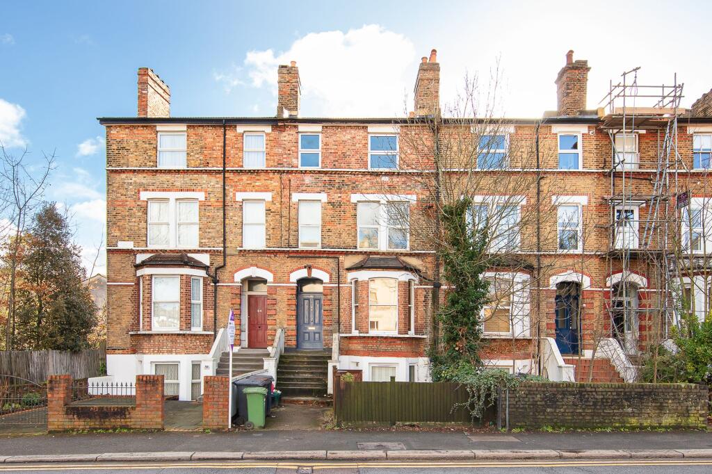 1-bed flat on Penge Road, London, SE20, £300,000