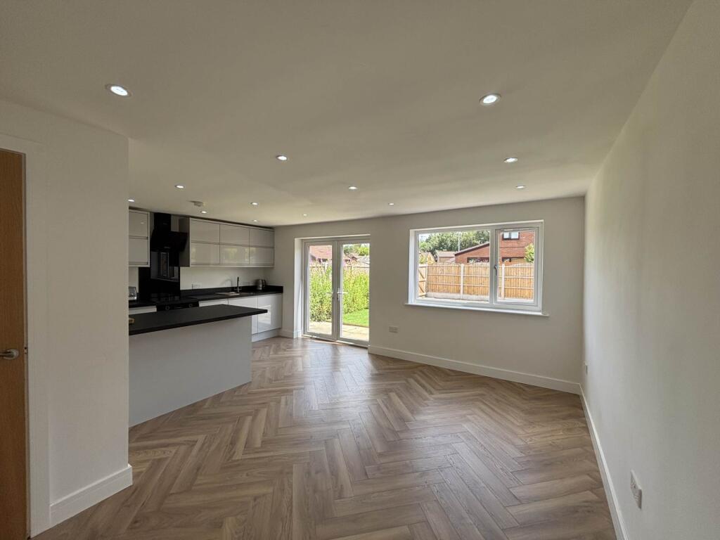 House in Oldham - View 4