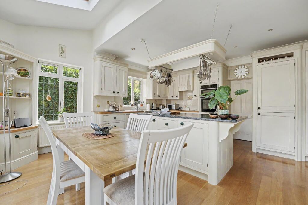 House in Knebworth - More