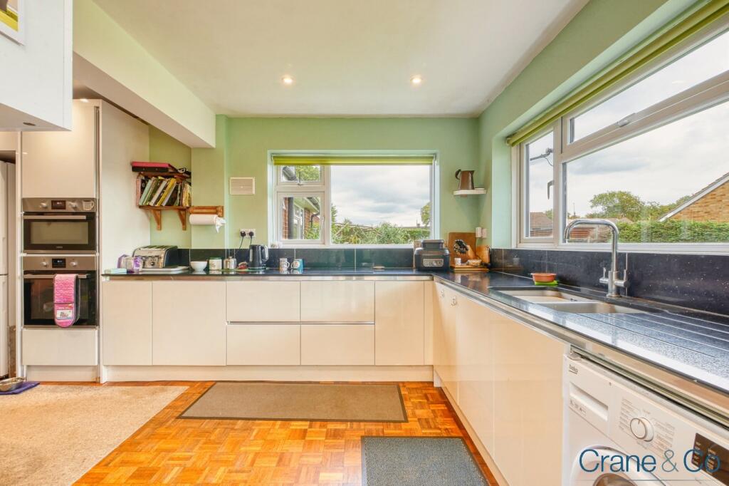Grange Close, Horam, TN21 photo 2