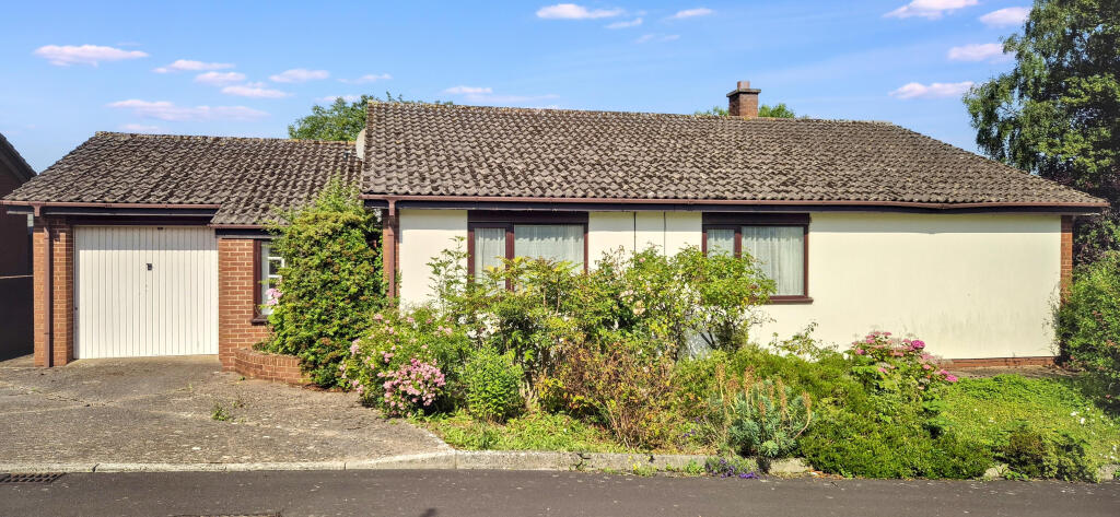3-bed detached on Dairylands, Old Cleeve, Watchet, Somerset, £275,000