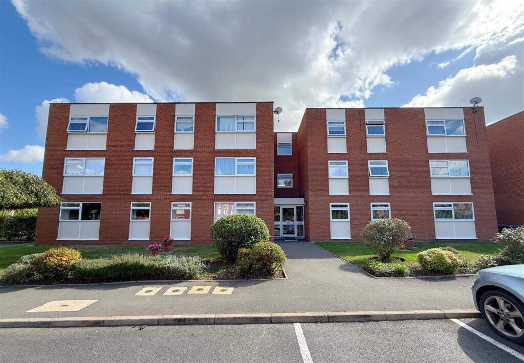 Studio flat on Clopton Road, Stratford-Upon-Avon, £110,000