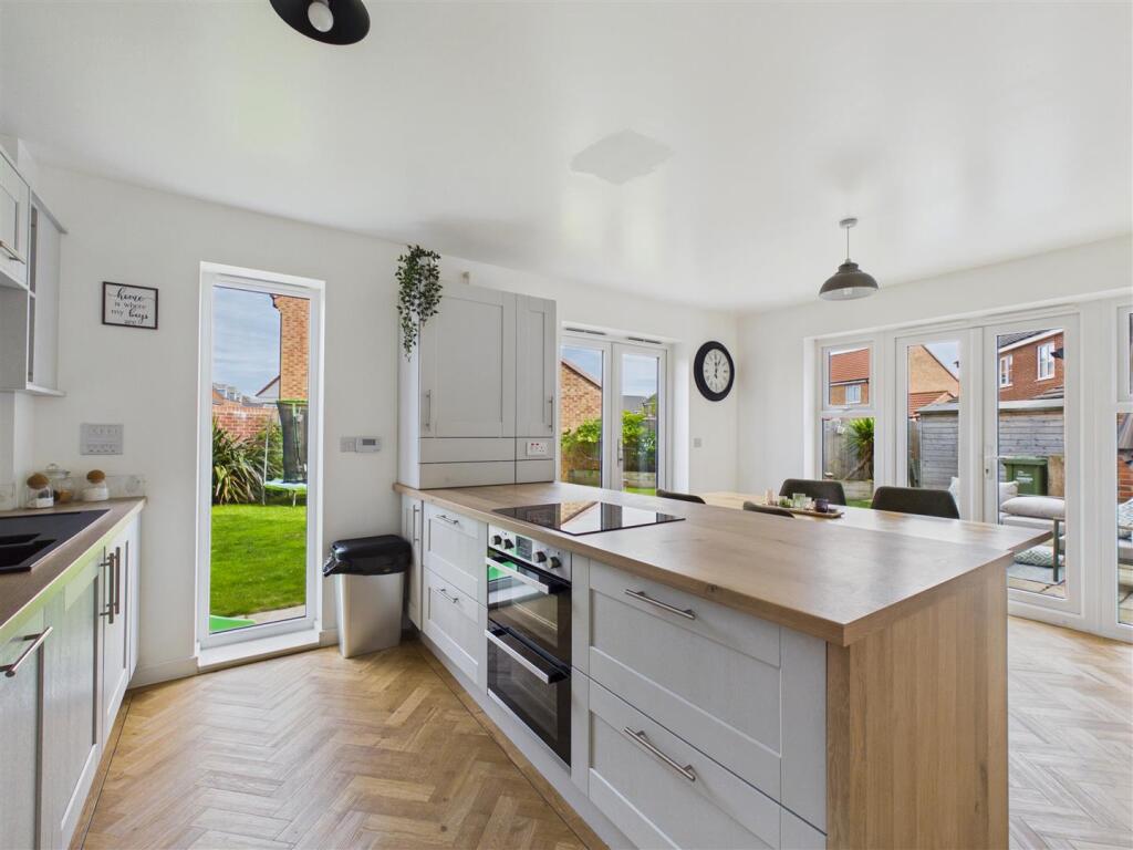 House in Stockton-on-Tees, Hartwell - More