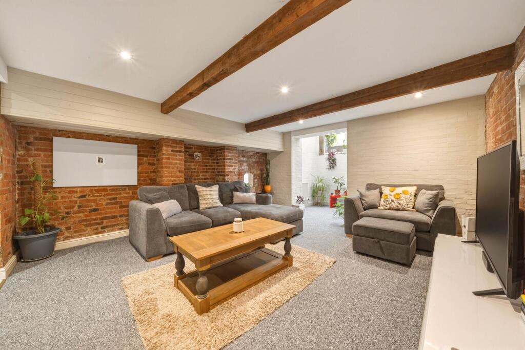 Apartment in Nottingham, The Park - View 4