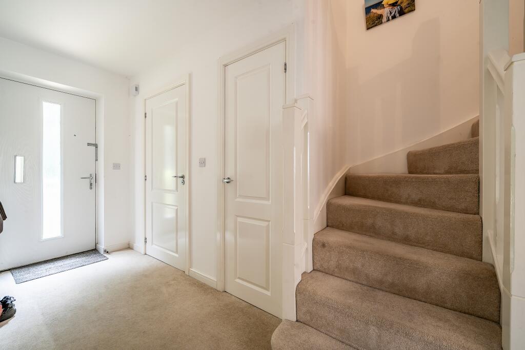 Blue Hut Way, Basingstoke, RG23 photo 3