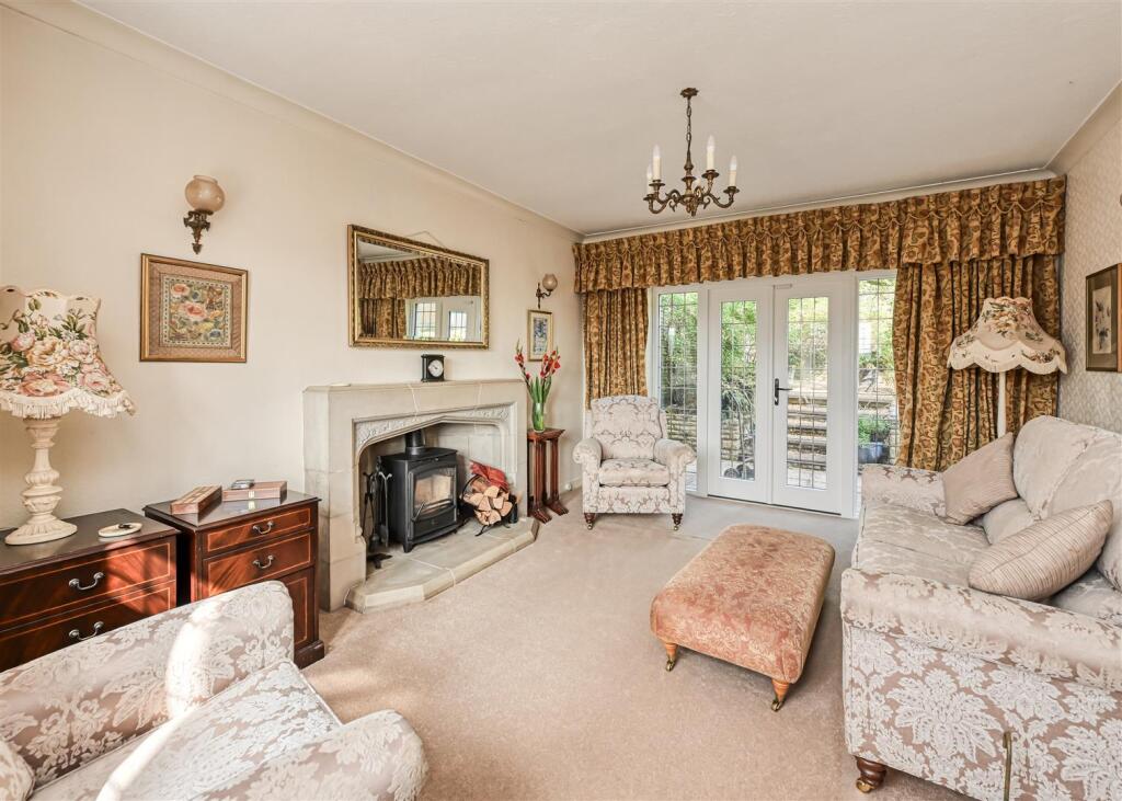 House in Wolverhampton, Castlecroft - View 4
