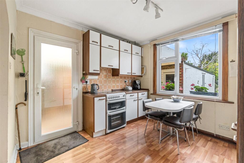 House in London, The Beveree, Hampton - More
