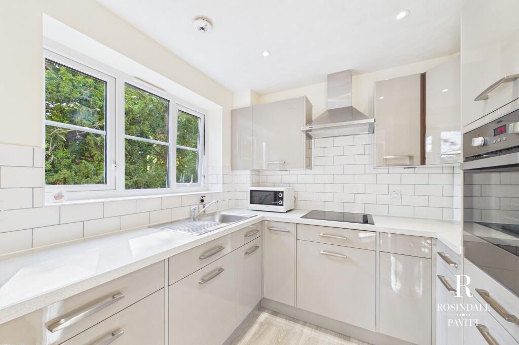 Apartment in Sutton - View 5