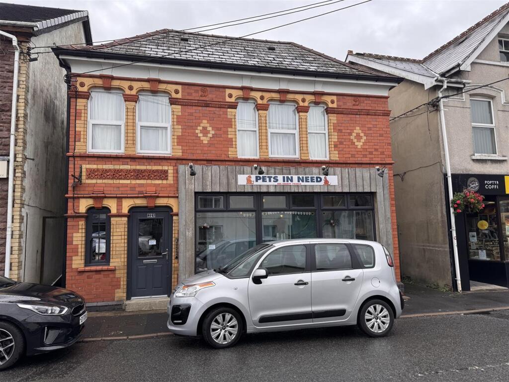 3-bed detached on High Street, Llandybie, Ammanford, £220,000