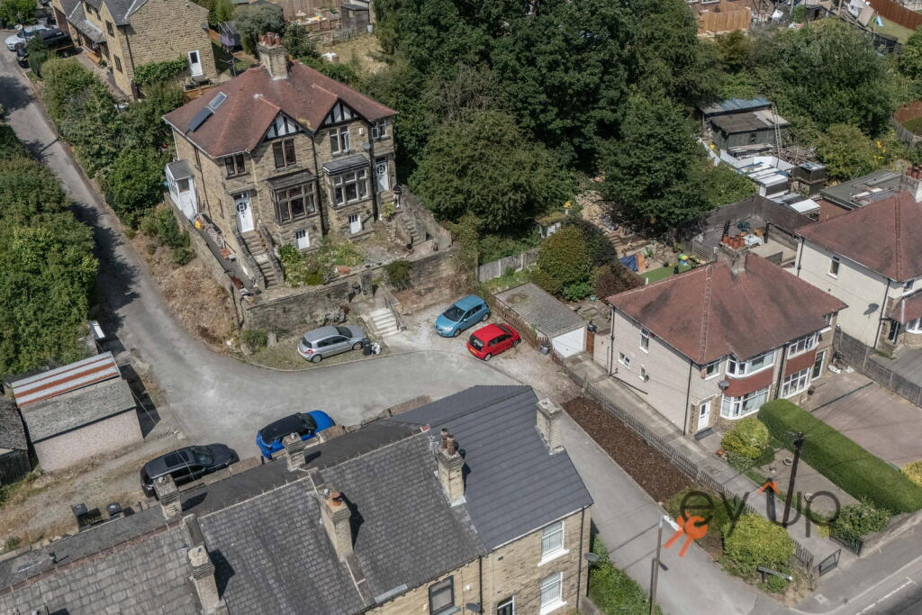 Main image of property: Bradford Road, Brighouse, HD6 4BT