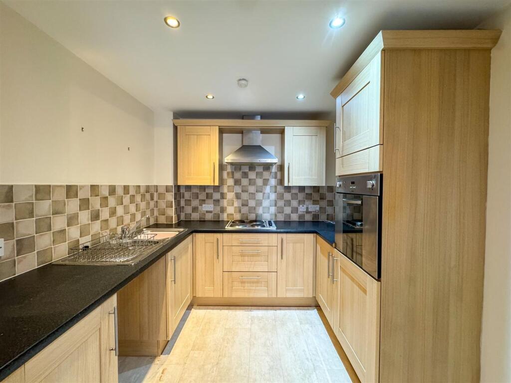 Royal Court, Worksop, S80 photo 3