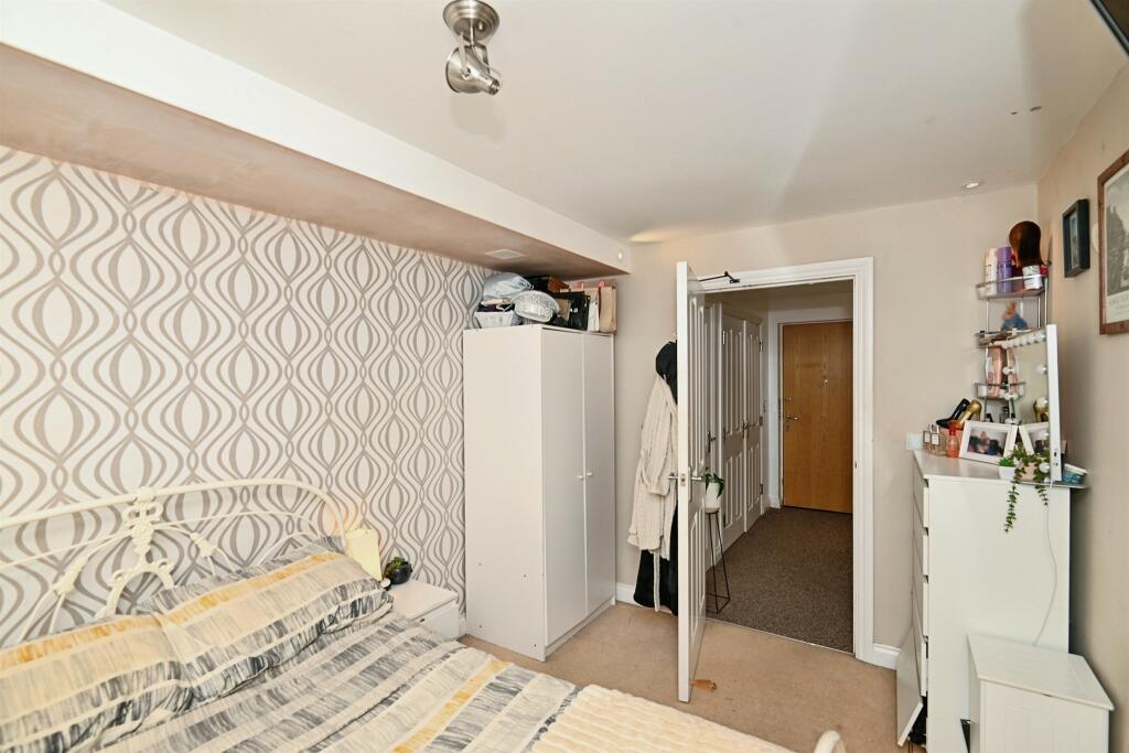 Apartment in Rochester - More