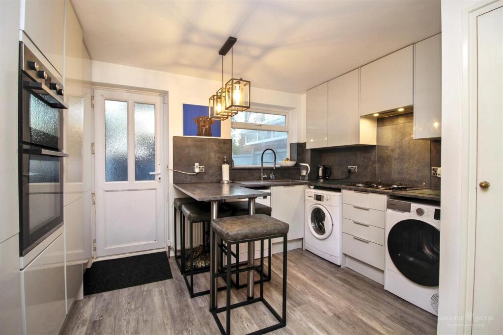 Pottery Road, Tilehurst, Reading photo 3