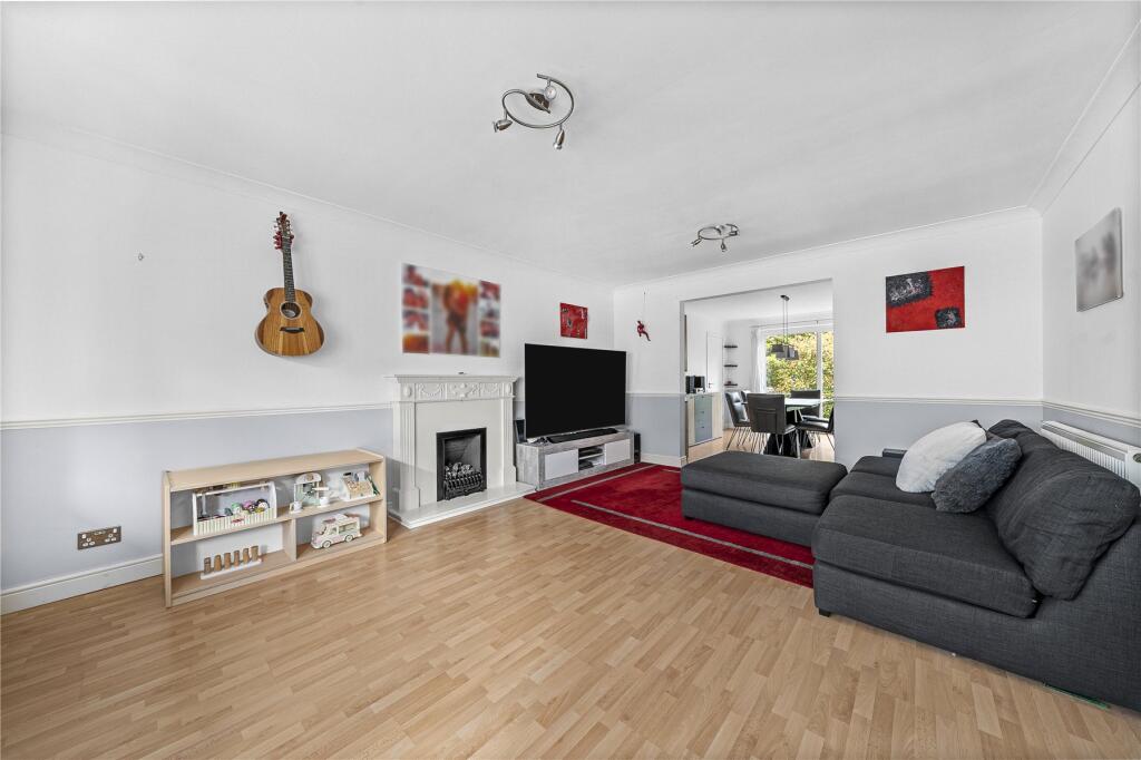House in Woking, Knaphill - View 6