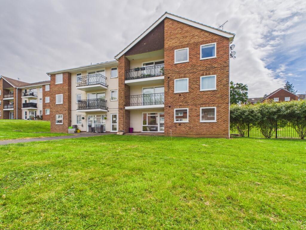Main image of property: Robin Way, Tilehurst, Reading, RG31