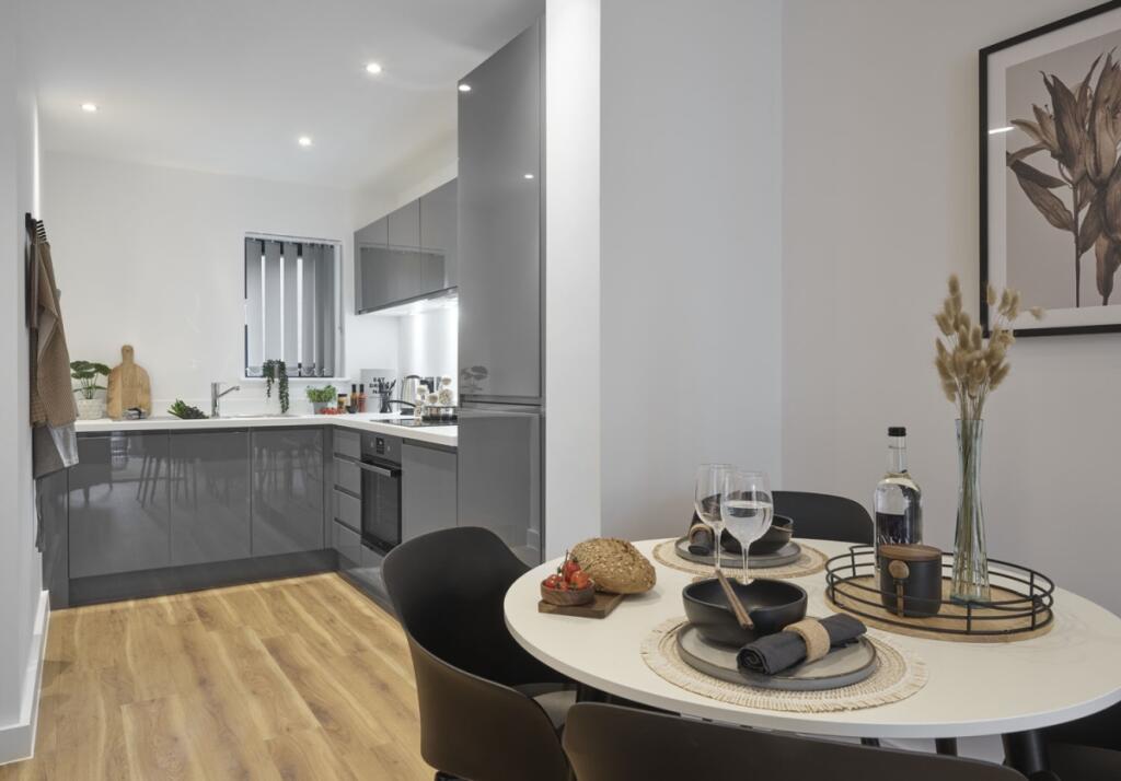 Apartment in Ilford - View 4