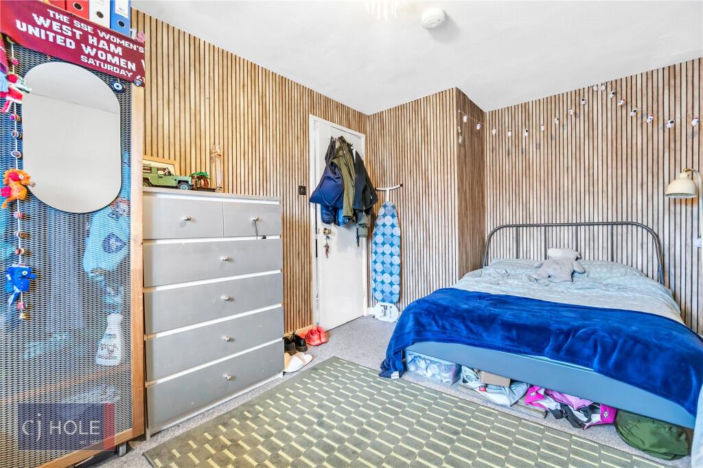 5 bedroom semi-detached house for rent