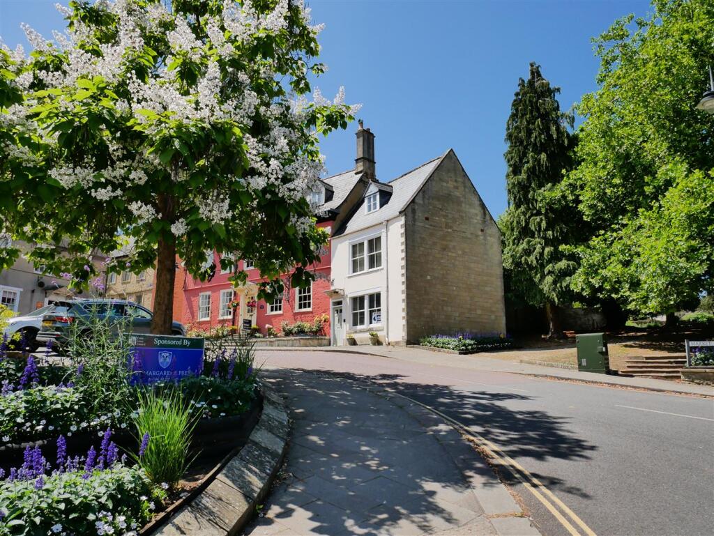 Market Hill, Calne photo 4