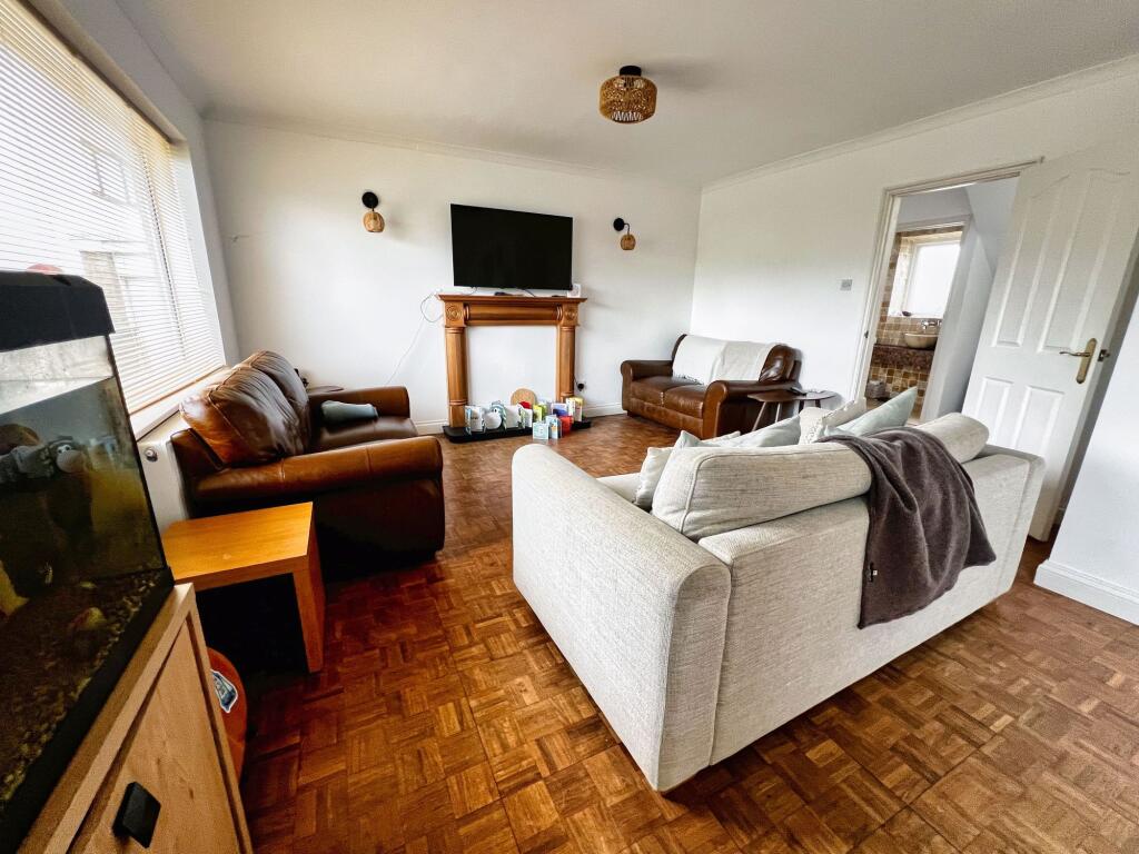 Pintail Close, Porthcawl, CF36 photo 3