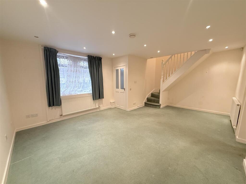 Merthyr Road, Llwydcoed, Aberdare photo 3