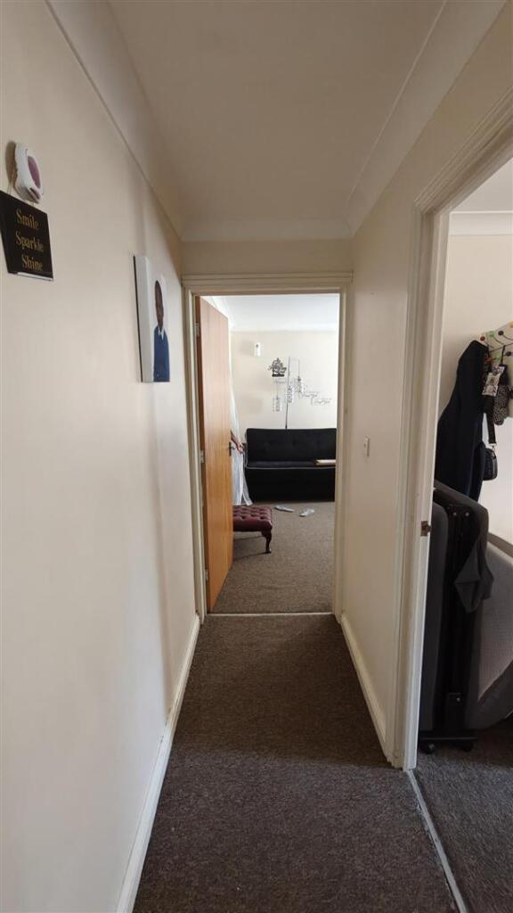 Apartment in Peterborough, West Town - View 3