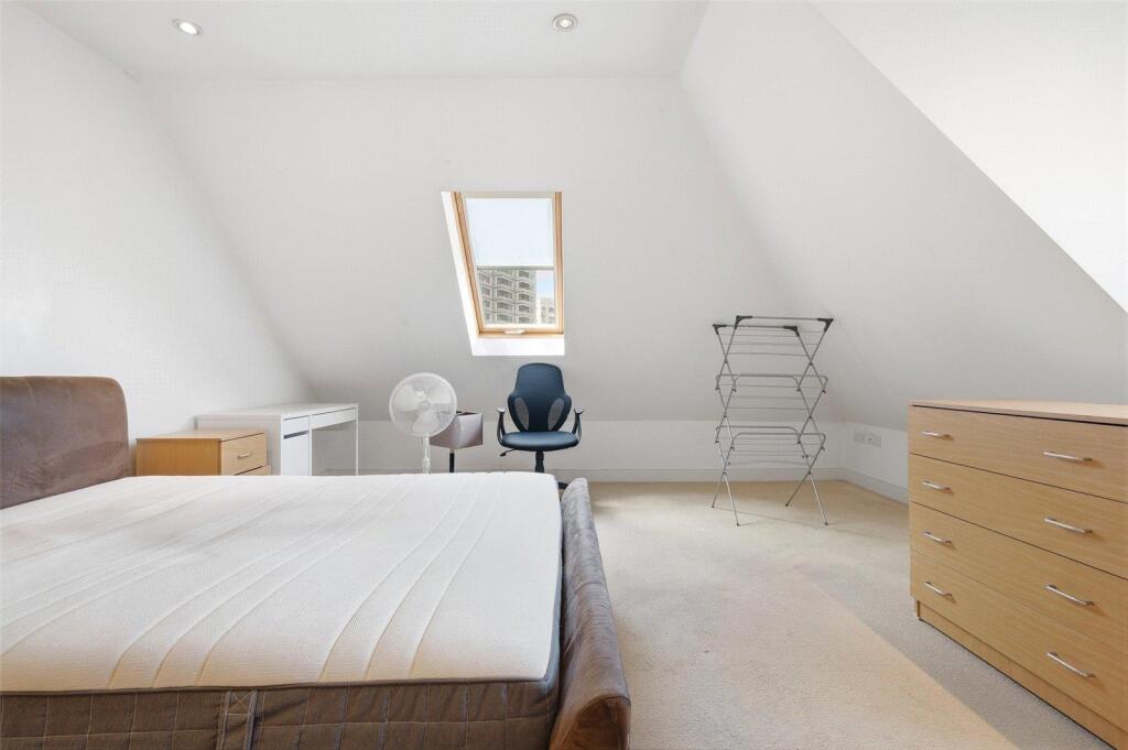 Apartment in London, Custom House, Canning Town - More