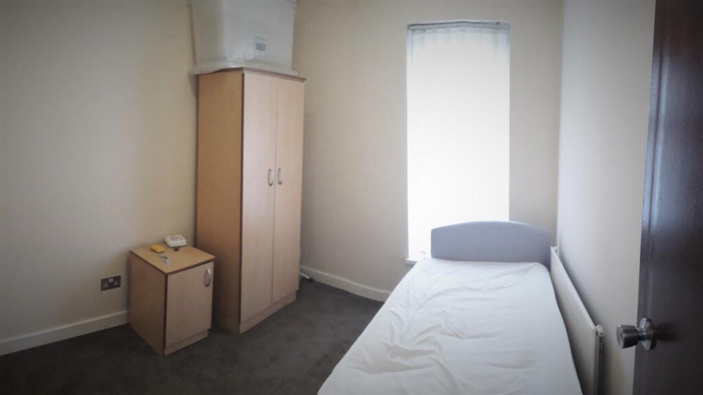 3 bedroom semi-detached house for rent