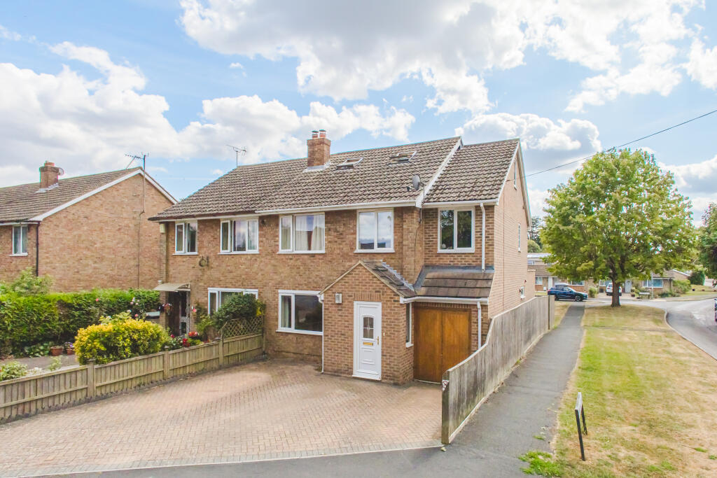 Sams Lane, Blunsdon, Swindon, SN26 photo 2