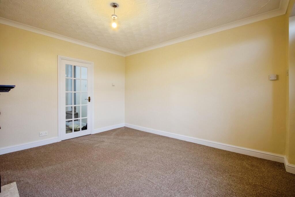 Harborough Hill Road, Barnsley, S71 photo 3
