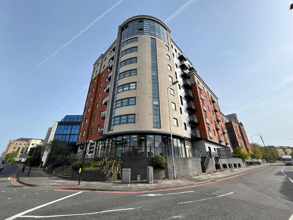 Main image of property: Flat 60, 20 Kennet Street, Reading, Berkshire, RG1