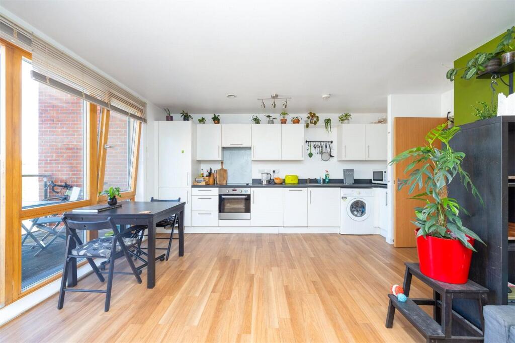 Apartment in Bristol - View 5