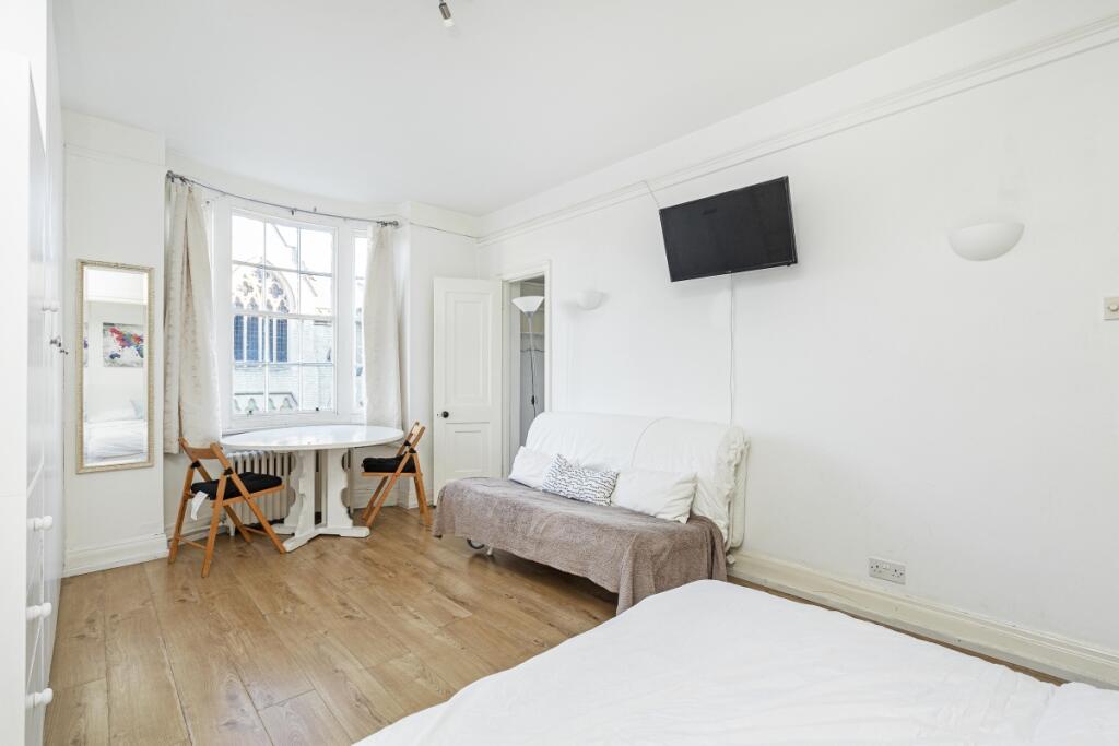 Studio flat for rent