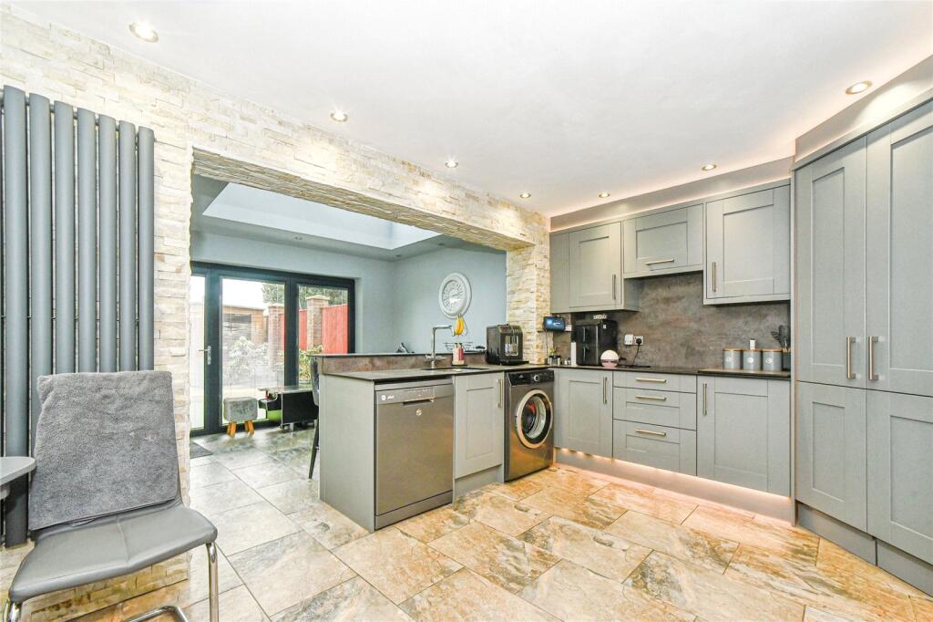 Olive Grove, Swindon, Wiltshire, SN25 photo 4
