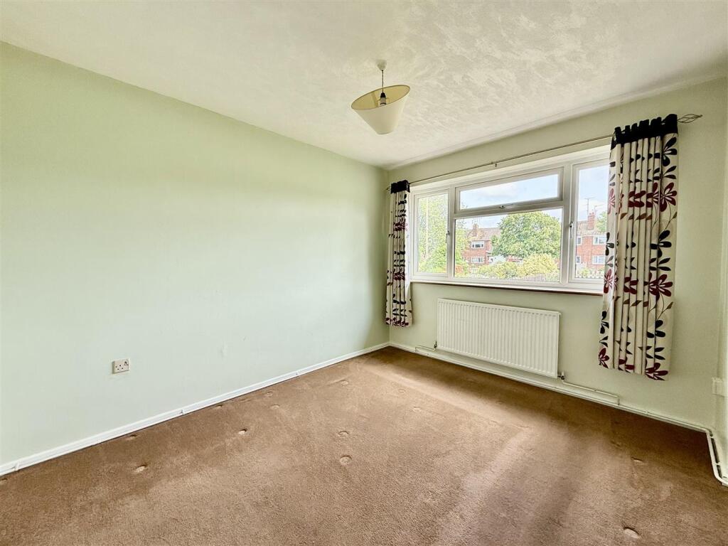 Slade Drive, Swindon photo 4